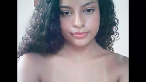 Snapshot of lulupeach317 chatting on 11.01.25 lulupeach317 online show from 11.01.25