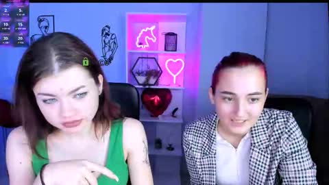 Snapshot of lumera_gentle chatting on 12.19.25 lumera_gentle online show from 12.19.25