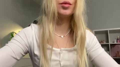 Snapshot of lumineess chatting on 04.21.26 Catherine online show from 04.21.26