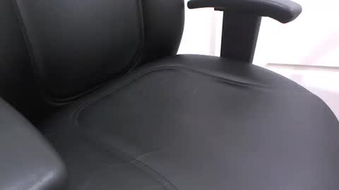 Snapshot of lun_cum chatting on 12.16.25 lun_cum online show from 12.16.25