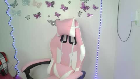 Snapshot of luna00bella chatting on 10.21.25 luna00bella online show from 10.21.25