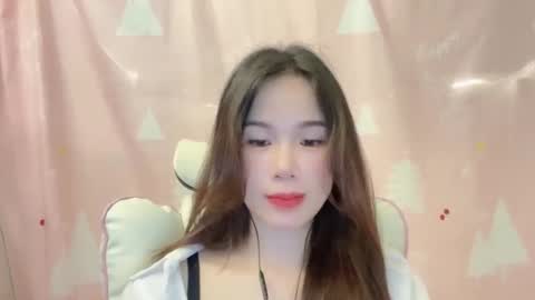 Snapshot of luna4739 chatting on 05.27.26 Luna online show from 05.27.26