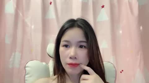 Snapshot of luna4739 chatting on 05.27.26 Luna online show from 05.27.26