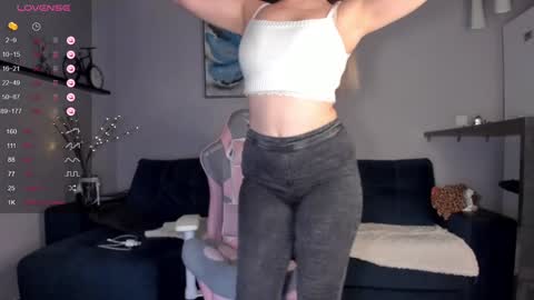 Snapshot of luna__l chatting on 01.26.25 Alice online show from 01.26.25