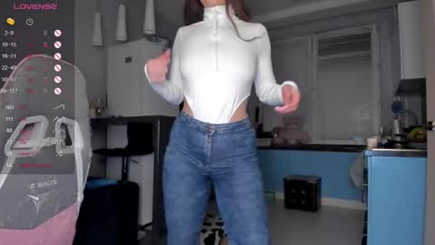 Snapshot of luna__l chatting on 02.27.25 Alice online show from 02.27.25