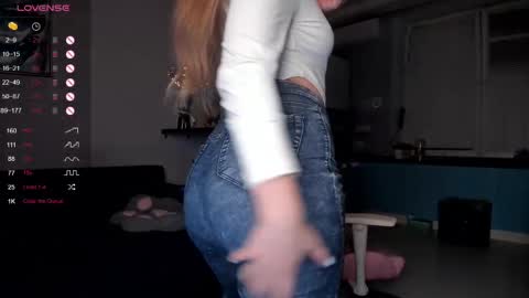 Snapshot of luna__l chatting on 03.01.25 Alice online show from 03.01.25