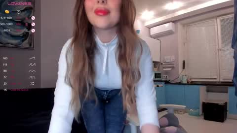 Snapshot of luna__l chatting on 03.06.25 Alice online show from 03.06.25