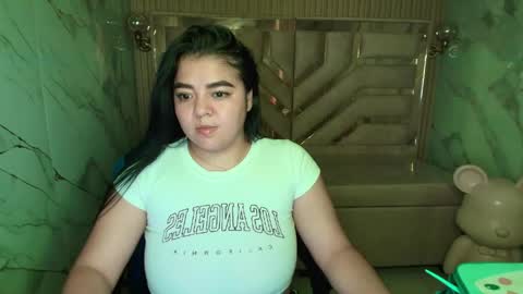 Snapshot of luna__r_ chatting on 05.02.26 Luna online show from 05.02.26