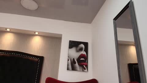 Luna And Titan  online show from 01.10.26