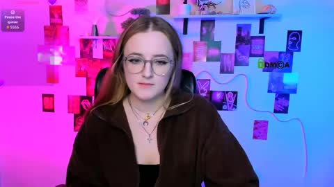 luna_berryy online show from 04.14.26