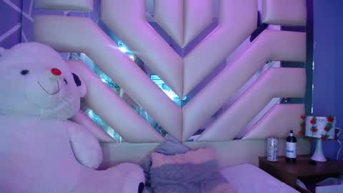 Snapshot of luna_corrs_ chatting on 12.12.24 LUNA online show from 12.12.24
