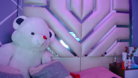 Snapshot of luna_corrs_ chatting on 01.16.25 LUNA online show from 01.16.25