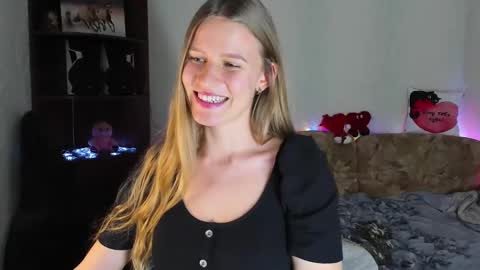 Snapshot of luna_evan chatting on 12.17.24 luna_evan online show from 12.17.24