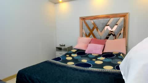 Snapshot of luna_johansson chatting on 09.29.25 Luna  online show from 09.29.25