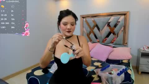 Snapshot of luna_johansson chatting on 10.03.25 Luna  online show from 10.03.25