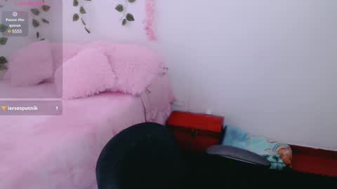 Snapshot of luna_lgomez chatting on 03.03.25 luna online show from 03.03.25
