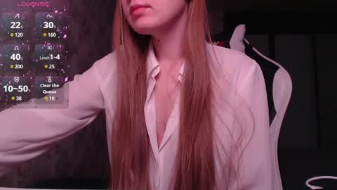 Snapshot of luna_loveisgood chatting on 12.19.24 Luna online show from 12.19.24