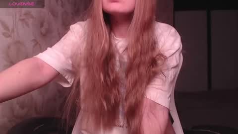 Snapshot of luna_loveisgood chatting on 01.21.25 Luna online show from 01.21.25