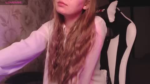 Snapshot of luna_loveisgood chatting on 01.23.25 Luna online show from 01.23.25