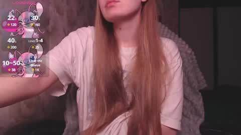 Snapshot of luna_loveisgood chatting on 02.23.25 Luna online show from 02.23.25