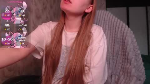 Snapshot of luna_loveisgood chatting on 03.03.25 Luna online show from 03.03.25