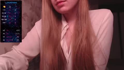 Snapshot of luna_loveisgood chatting on 09.17.25 Luna online show from 09.17.25