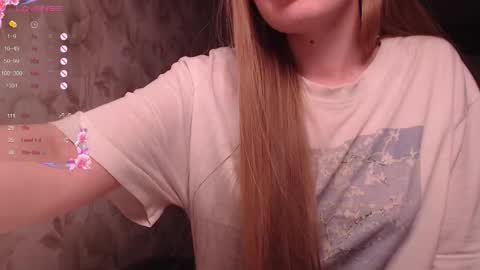 Snapshot of luna_loveisgood chatting on 10.14.25 Luna online show from 10.14.25