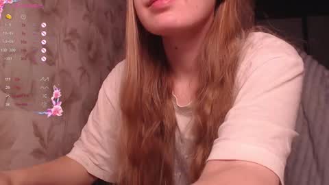 Snapshot of luna_loveisgood chatting on 10.19.25 Luna online show from 10.19.25