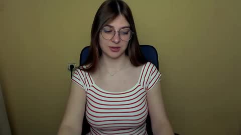 Snapshot of luna_lush_ chatting on 04.17.26 Luna online show from 04.17.26