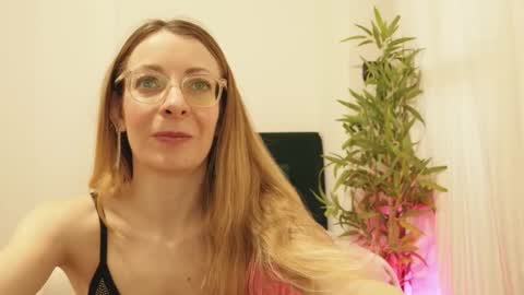 Snapshot of luna_riva chatting on 01.19.26 Luna Riva online show from 01.19.26