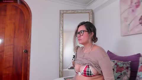 Snapshot of luna_sandoval__ chatting on 11.12.25 Luna Sandoval online show from 11.12.25