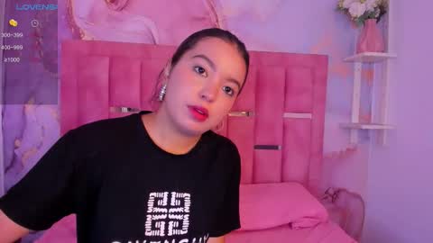 Snapshot of luna_sweeett_ chatting on 09.28.25 Luna online show from 09.28.25