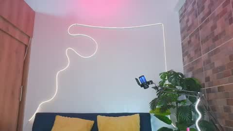 Snapshot of luna_valen chatting on 05.27.26 luna_valen online show from 05.27.26