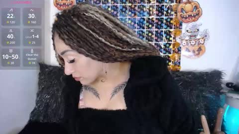Snapshot of luna_vitihot chatting on 10.23.25 luna_vitihot online show from 10.23.25