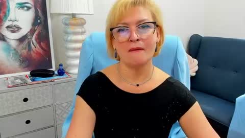 L u n a online show from 06.12.26