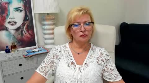 L u n a online show from 08.05.26