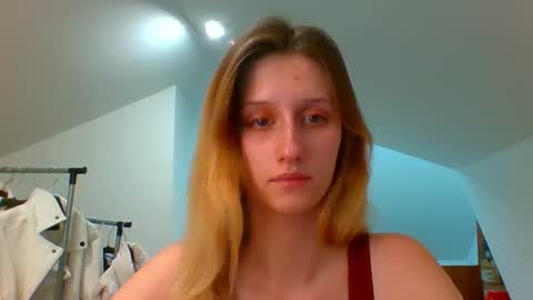 Snapshot of luna_xsensual chatting on 12.06.24 L U N A online show from 12.06.24