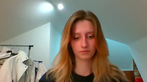 Snapshot of luna_xsensual chatting on 12.11.24 L U N A online show from 12.11.24