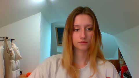 Snapshot of luna_xsensual chatting on 12.23.24 L U N A online show from 12.23.24