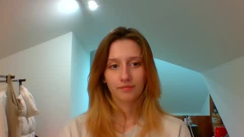Snapshot of luna_xsensual chatting on 12.23.24 L U N A online show from 12.23.24
