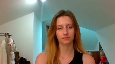 Snapshot of luna_xsensual chatting on 12.27.24 L U N A online show from 12.27.24
