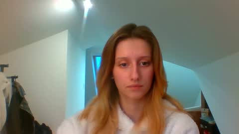 Snapshot of luna_xsensual chatting on 01.08.25 L U N A online show from 01.08.25