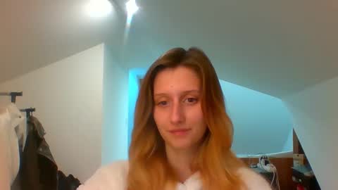 Snapshot of luna_xsensual chatting on 01.08.25 L U N A online show from 01.08.25