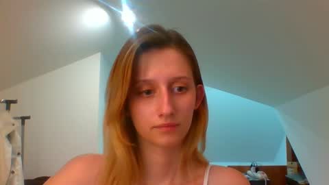 Snapshot of luna_xsensual chatting on 01.10.25 L U N A online show from 01.10.25