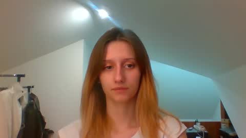Snapshot of luna_xsensual chatting on 01.15.25 L U N A online show from 01.15.25