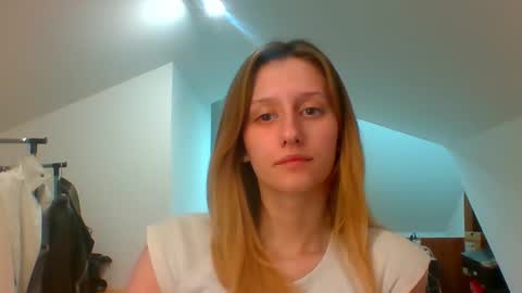 Snapshot of luna_xsensual chatting on 01.15.25 L U N A online show from 01.15.25