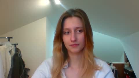Snapshot of luna_xsensual chatting on 01.17.25 L U N A online show from 01.17.25