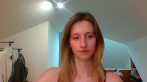 Snapshot of luna_xsensual chatting on 01.22.25 L U N A online show from 01.22.25