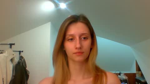 Snapshot of luna_xsensual chatting on 01.22.25 L U N A online show from 01.22.25