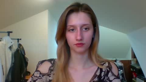 Snapshot of luna_xsensual chatting on 01.24.25 L U N A online show from 01.24.25